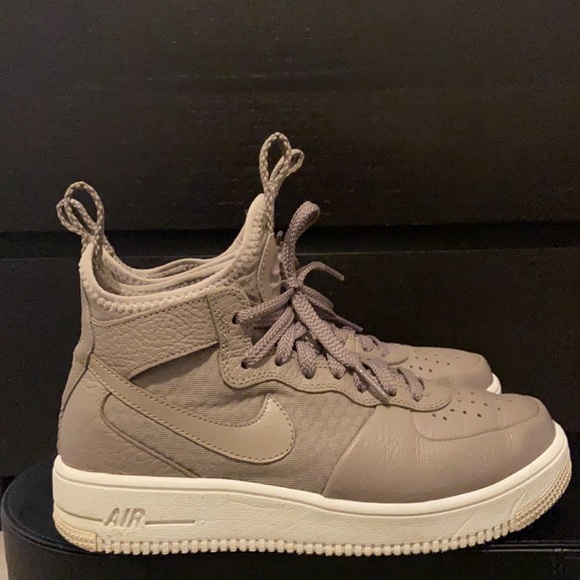 Air Force 1 Ultraforce Mid style - NIKE